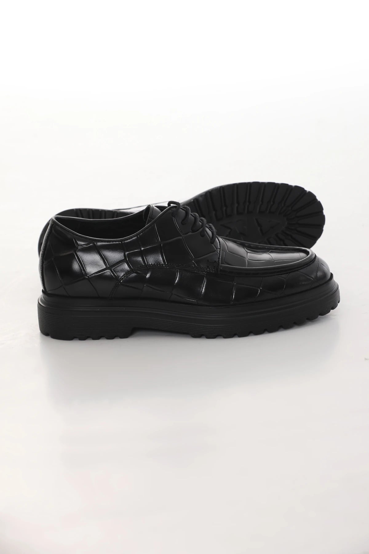 Black Fully Croc Laces Chunky Shoes